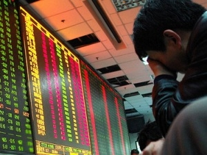 Cổ phiếu đồng loạt lao dốc, Vn-Index lùi về 460 điểm